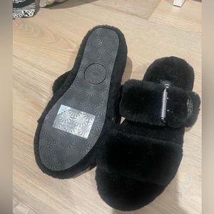COPY - UGG - black furry slides